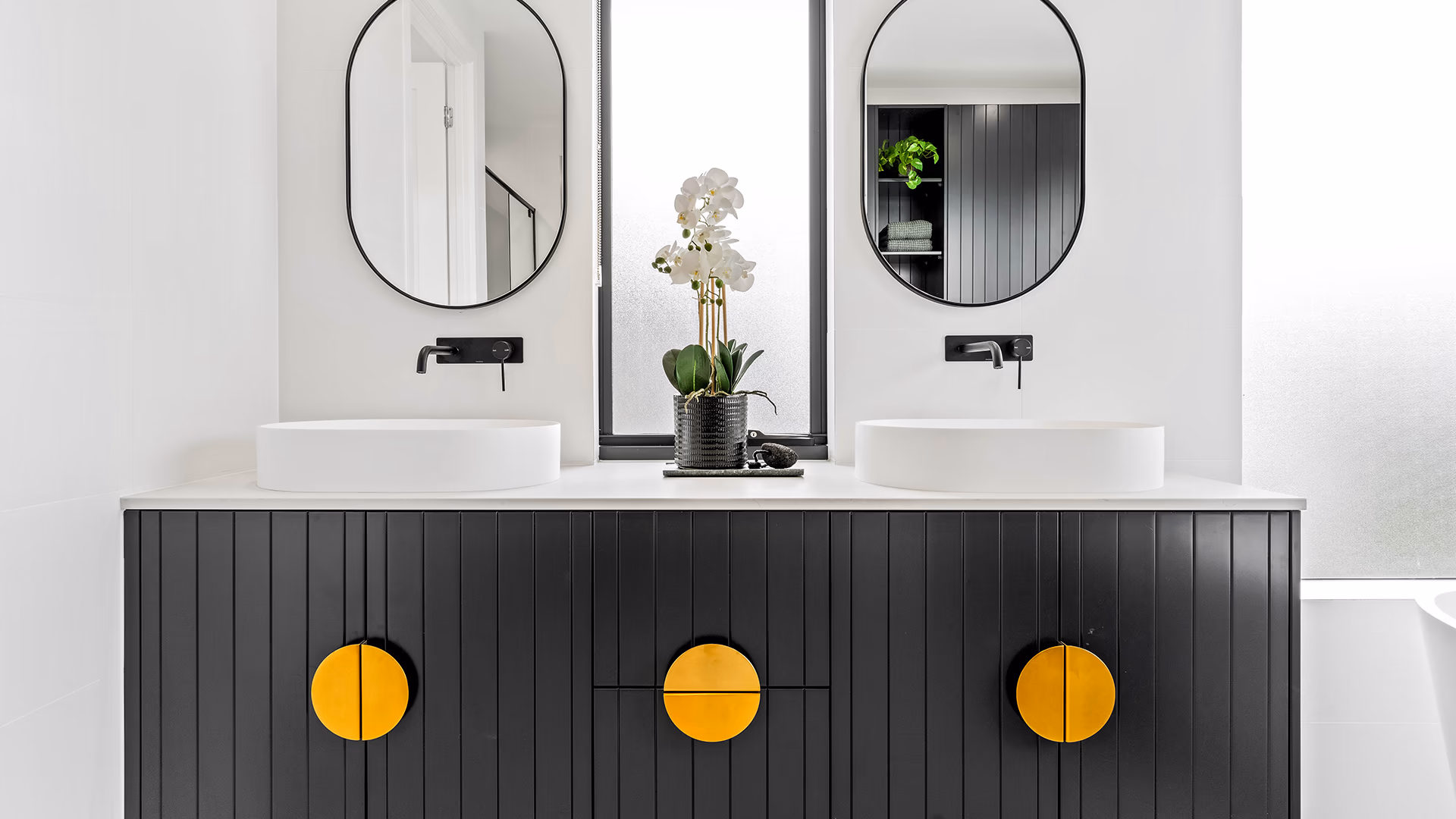 Interior photo of the Waldorf 44 MK2 at Box Hill